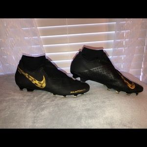 Nike phantom cleats (soccer)